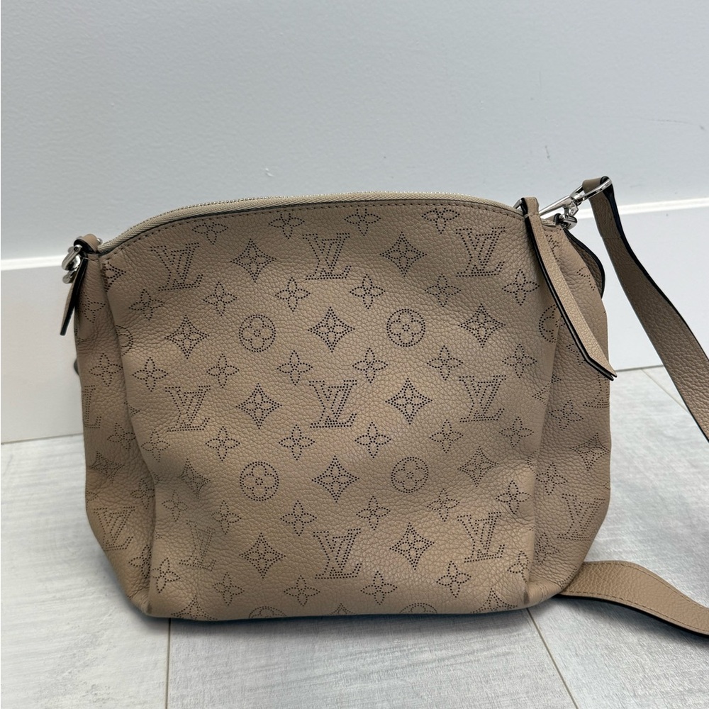Louis Vuitton Mahina Monogram Babylone Chain BB in Galet Greige Handbag M51224